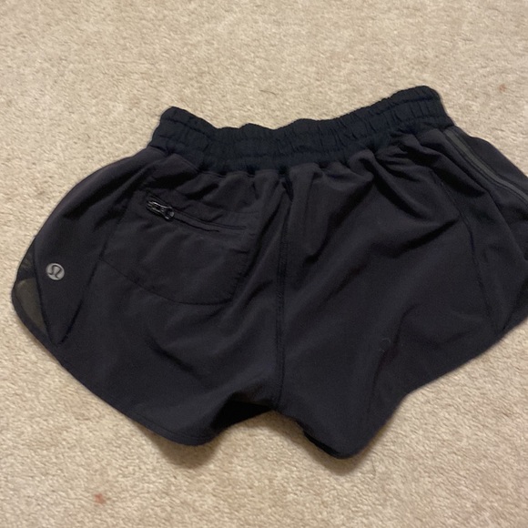 Fairly worn good as new lulu Hotty hot shorts. Only accepting payment online. - Picture 3 of 3